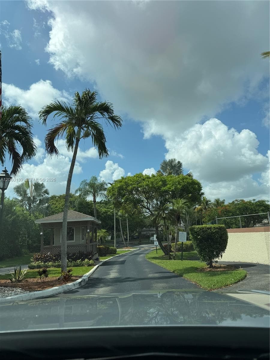 309 W Hemingway Cir, Margate FL 33063 photo 3