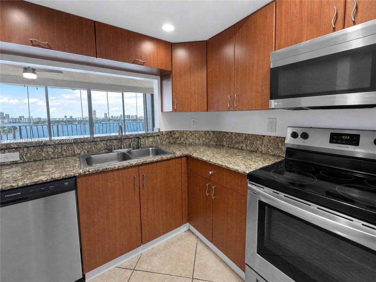 7601 E Treasure Dr # 1807, North Bay Village FL 33141 photo 5