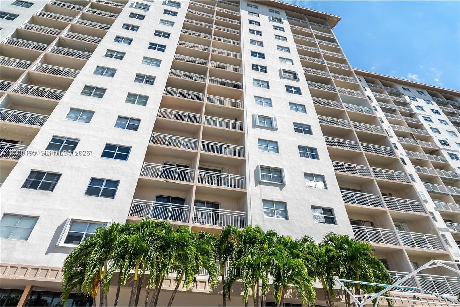 400 Kings Point Dr # 320, Sunny Isles Beach FL 33160