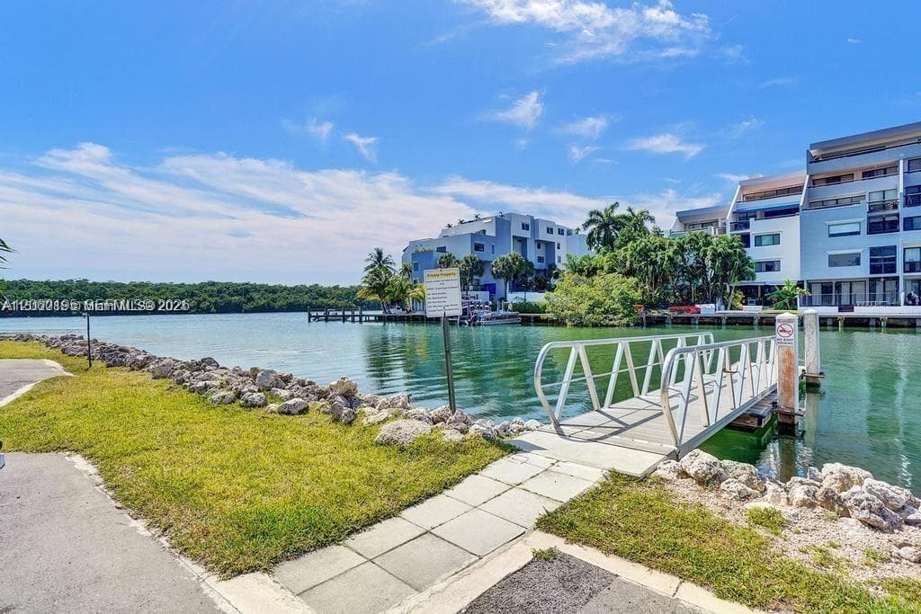 400 Kings Point Dr # 320, Sunny Isles Beach FL 33160 photo 4