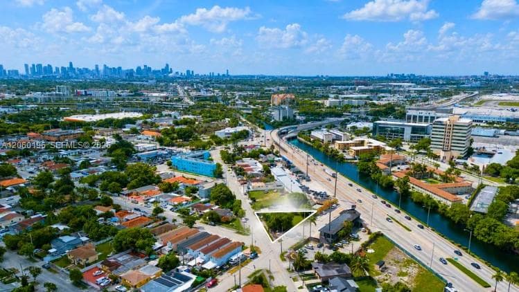699 E Okeechobee Rd, Hialeah FL 33010 photo 4