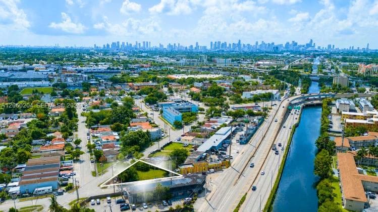 699 E Okeechobee Rd, Hialeah FL 33010 photo 3