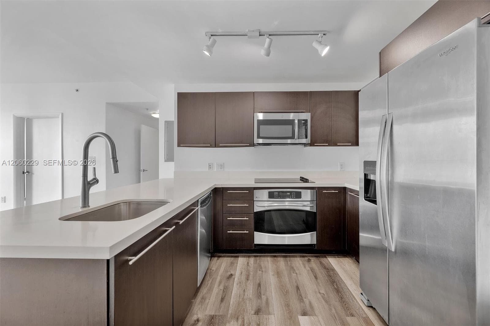 90 SW 3rd St # 2001, Miami FL 33130 photo 4
