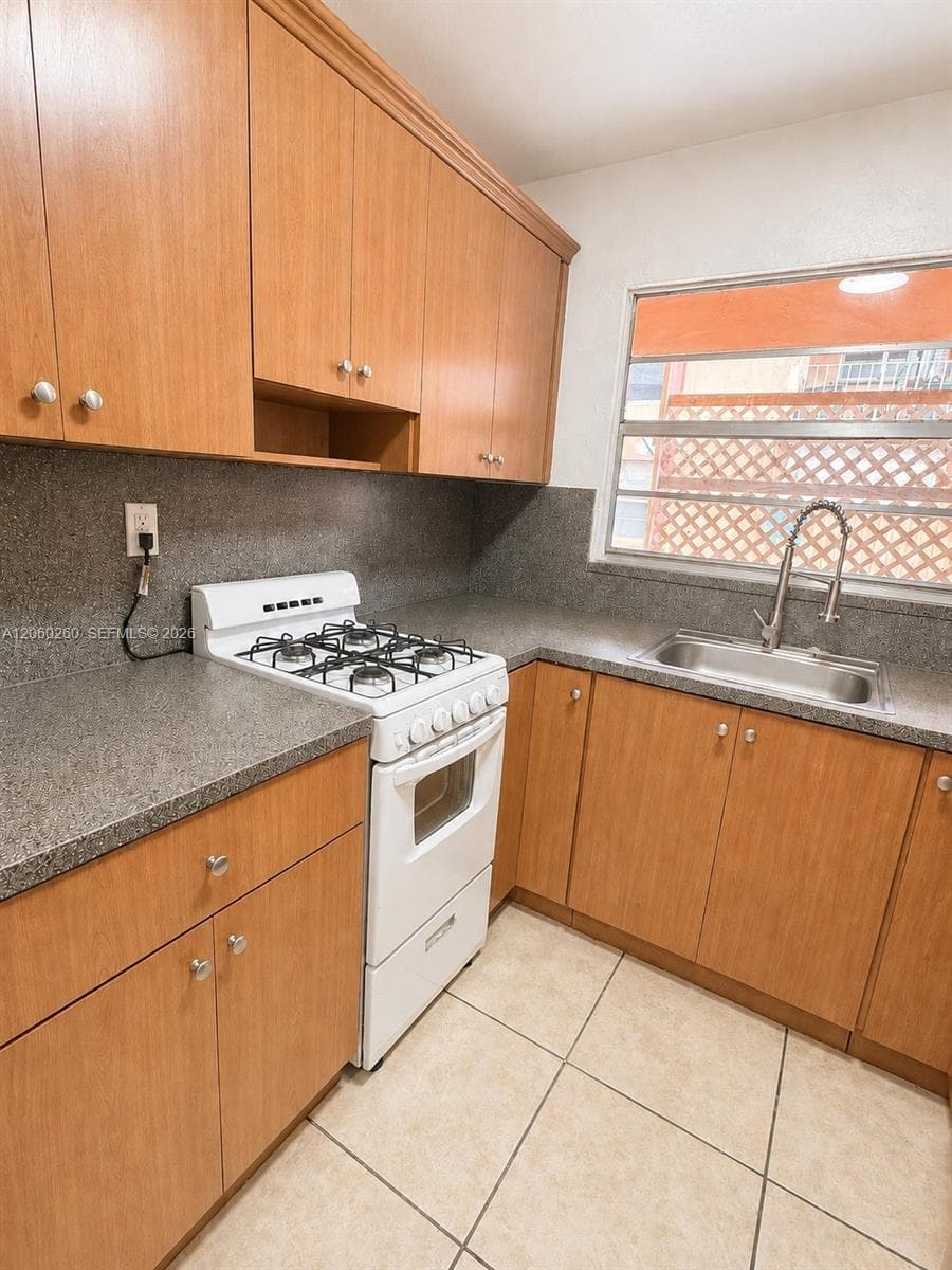 6850 W 14th Ct # C04, Hialeah FL 33014 photo 2