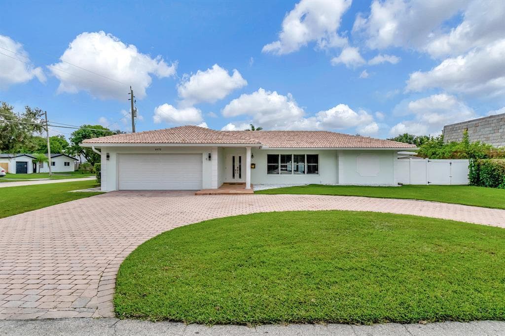 4450 NE 23RD Avenue, Lighthouse Point FL 33064
