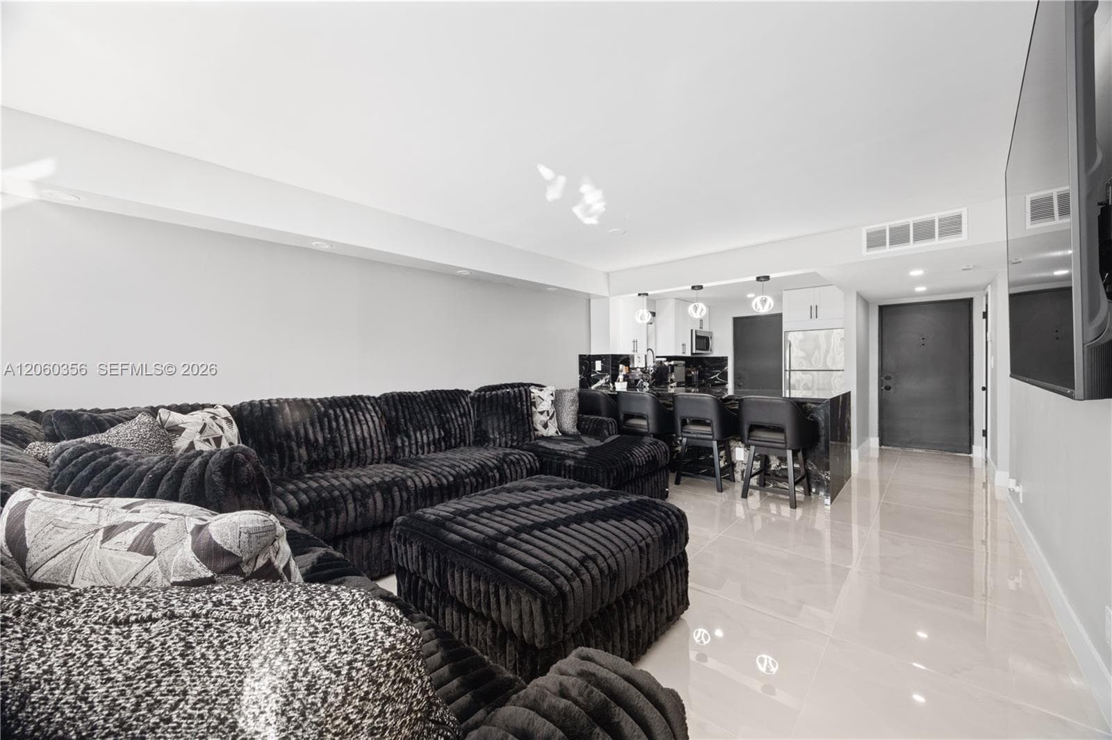 2302 S Cypress Bend Dr # 306, Pompano Beach FL 33069 photo 4