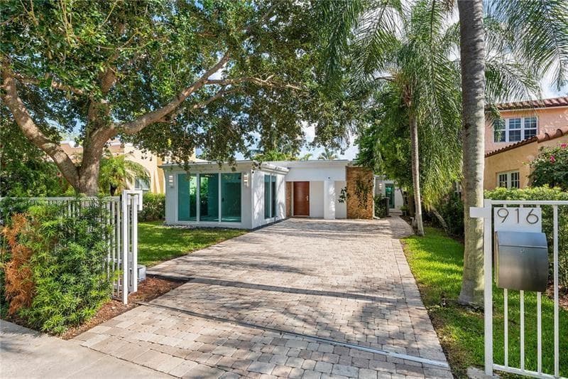 916 SE 5TH Court, Fort Lauderdale FL 33301