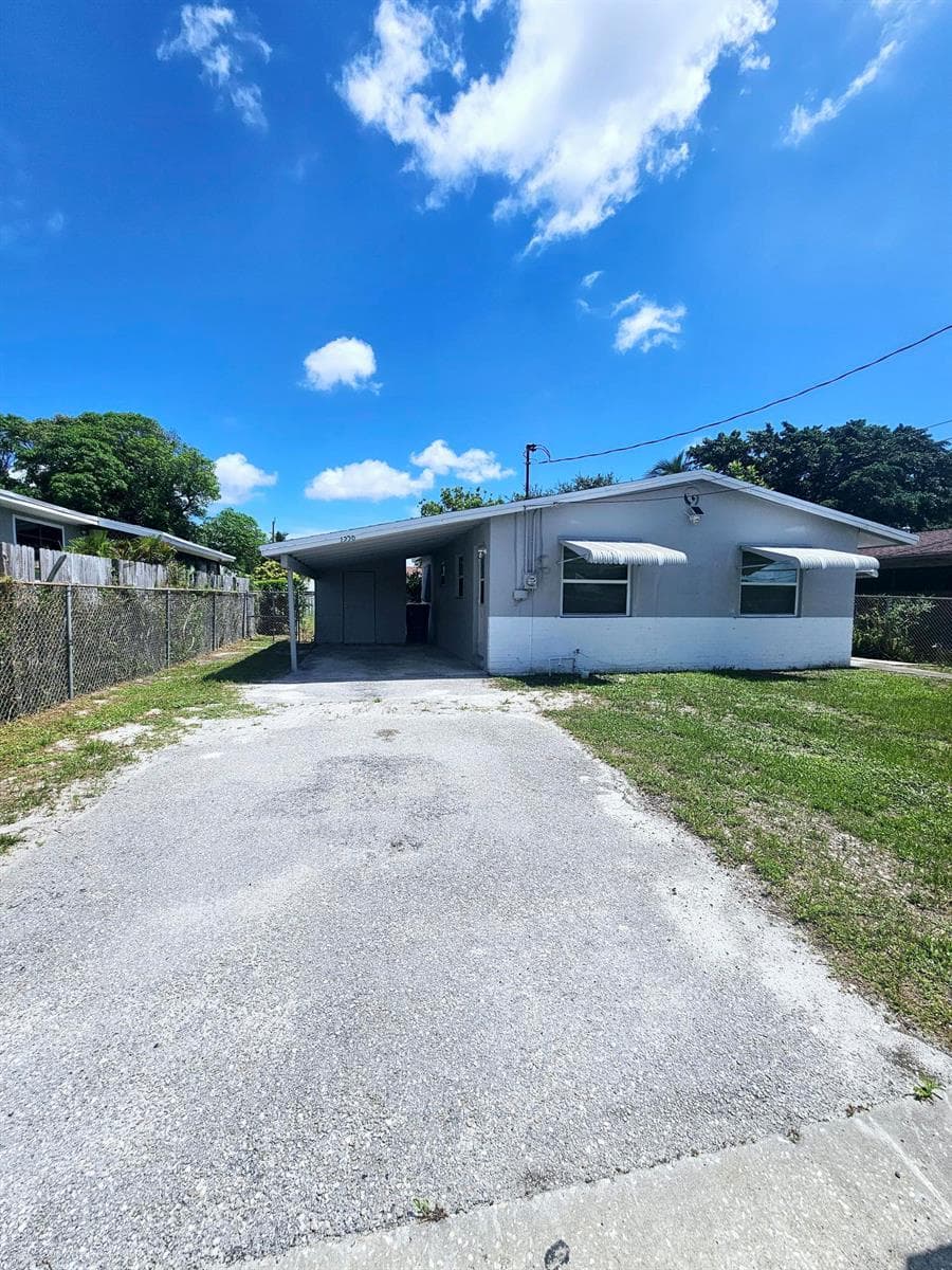 1556 W 20TH Street, Riviera Beach FL 33404