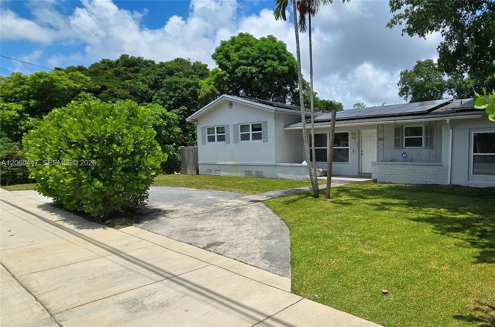935 NE 149th St, Miami FL 33161 photo 2