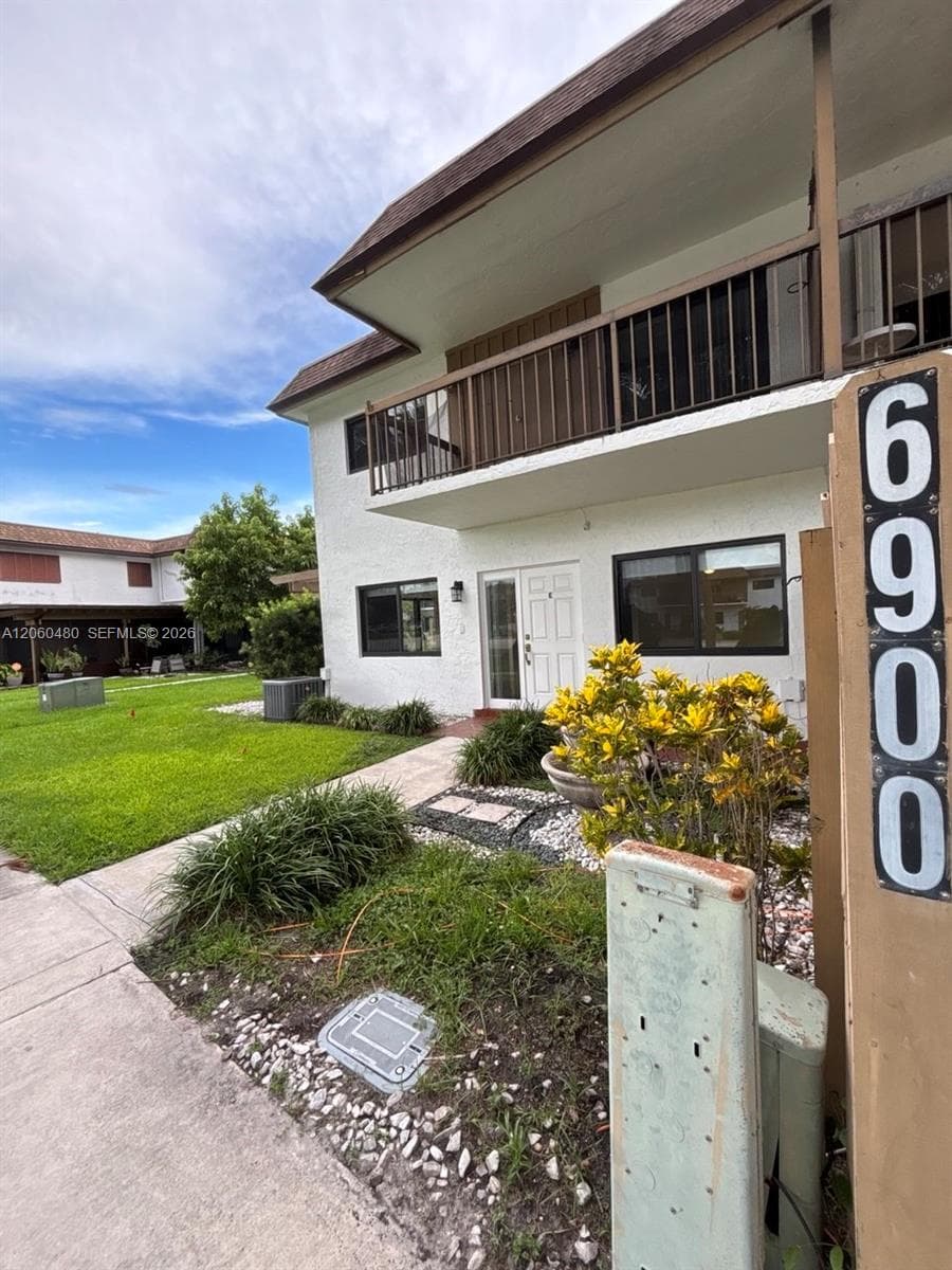 6900 NW 169th St # 137G, Hialeah FL 33015 photo 3