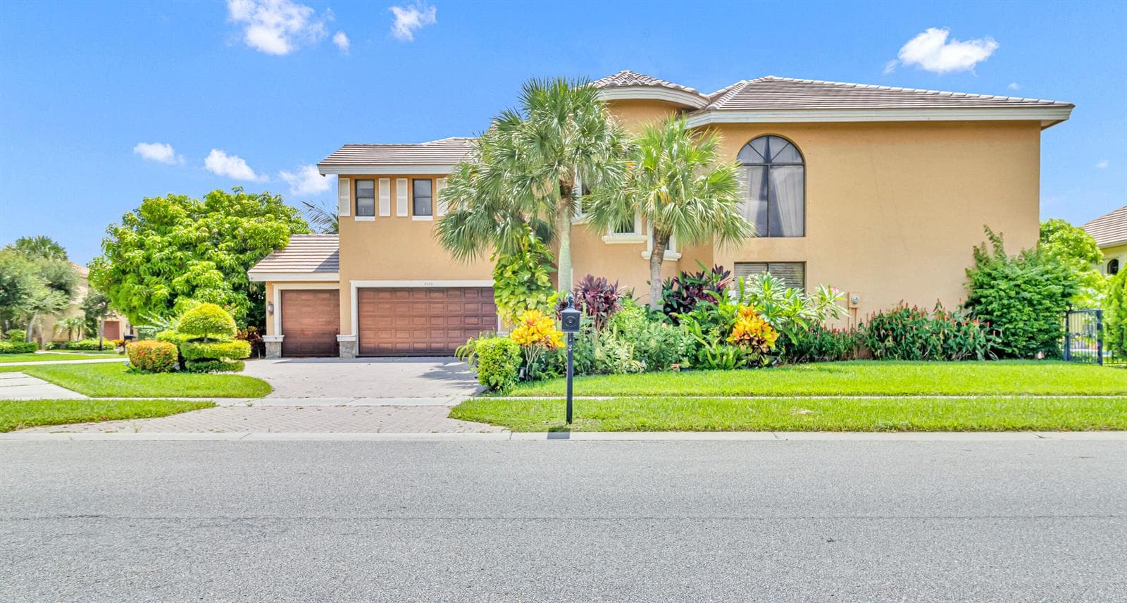 3546 Collonade Drive, Wellington FL 33449 photo 2