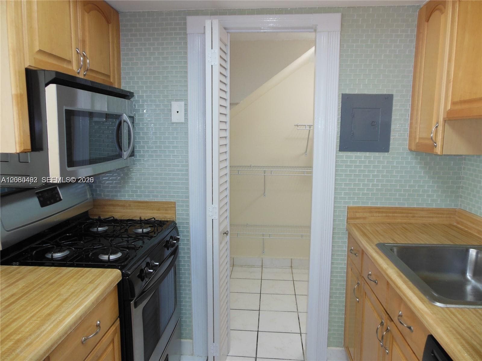 1350 W 53rd St # 8, Hialeah FL 33012 photo 2