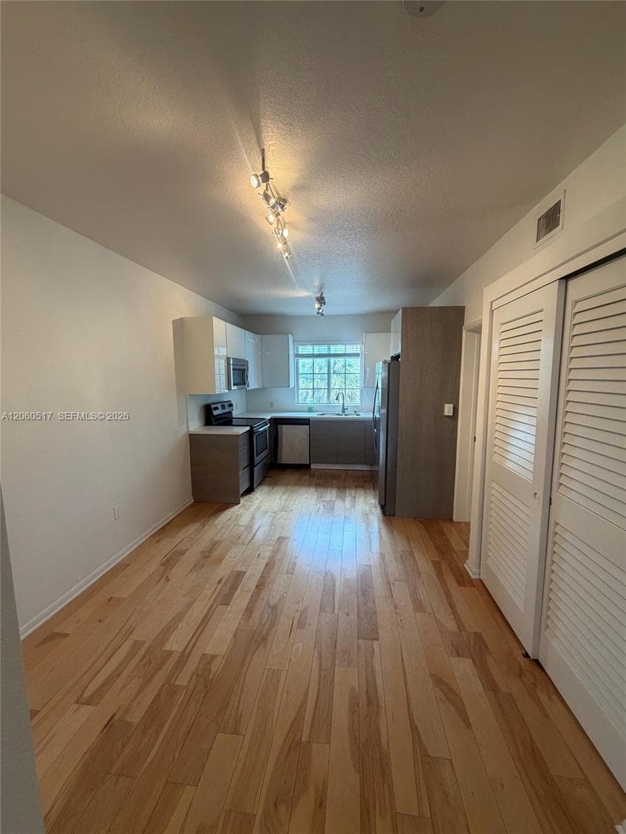 2010 Taylor St # 8B, Hollywood FL 33020 photo 3