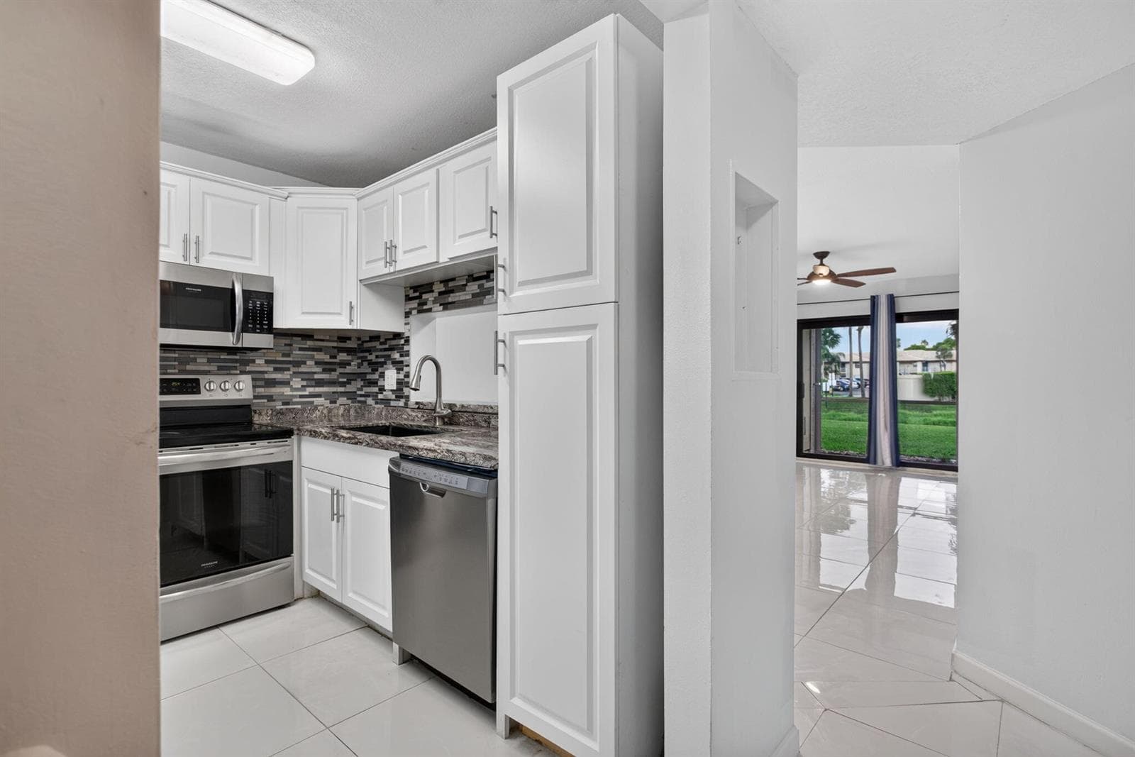 5540 Lakeside Drive # 102, Margate FL 33063 photo 4