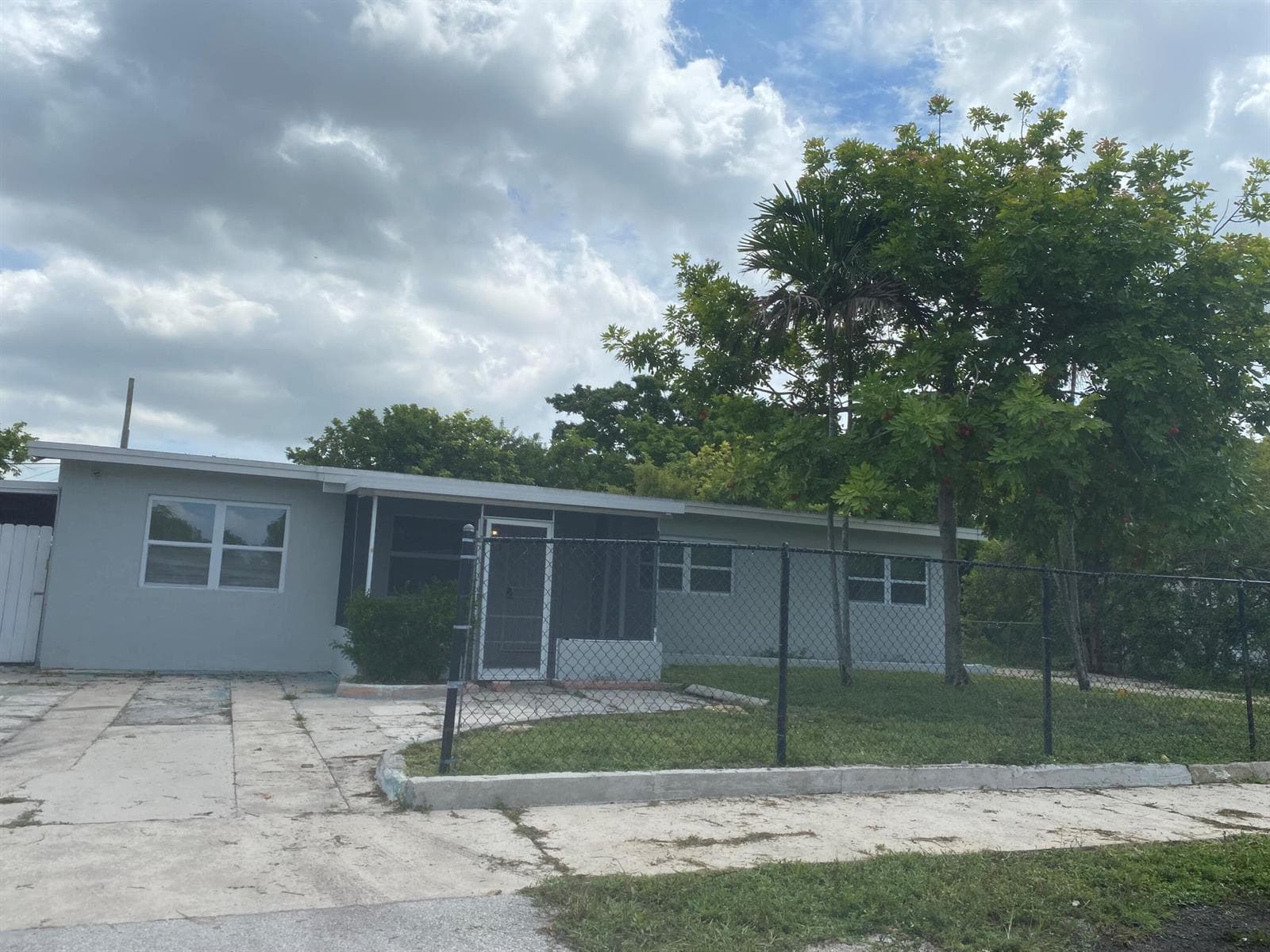 1751 LAUDERDALE MANOR Drive, Fort Lauderdale FL 33311