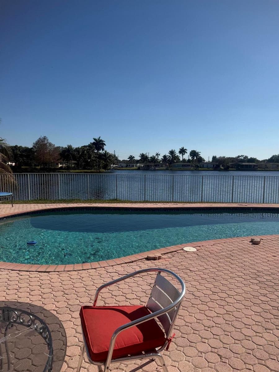 2181 NW 94TH Avenue, Pembroke Pines FL 33024 photo 2
