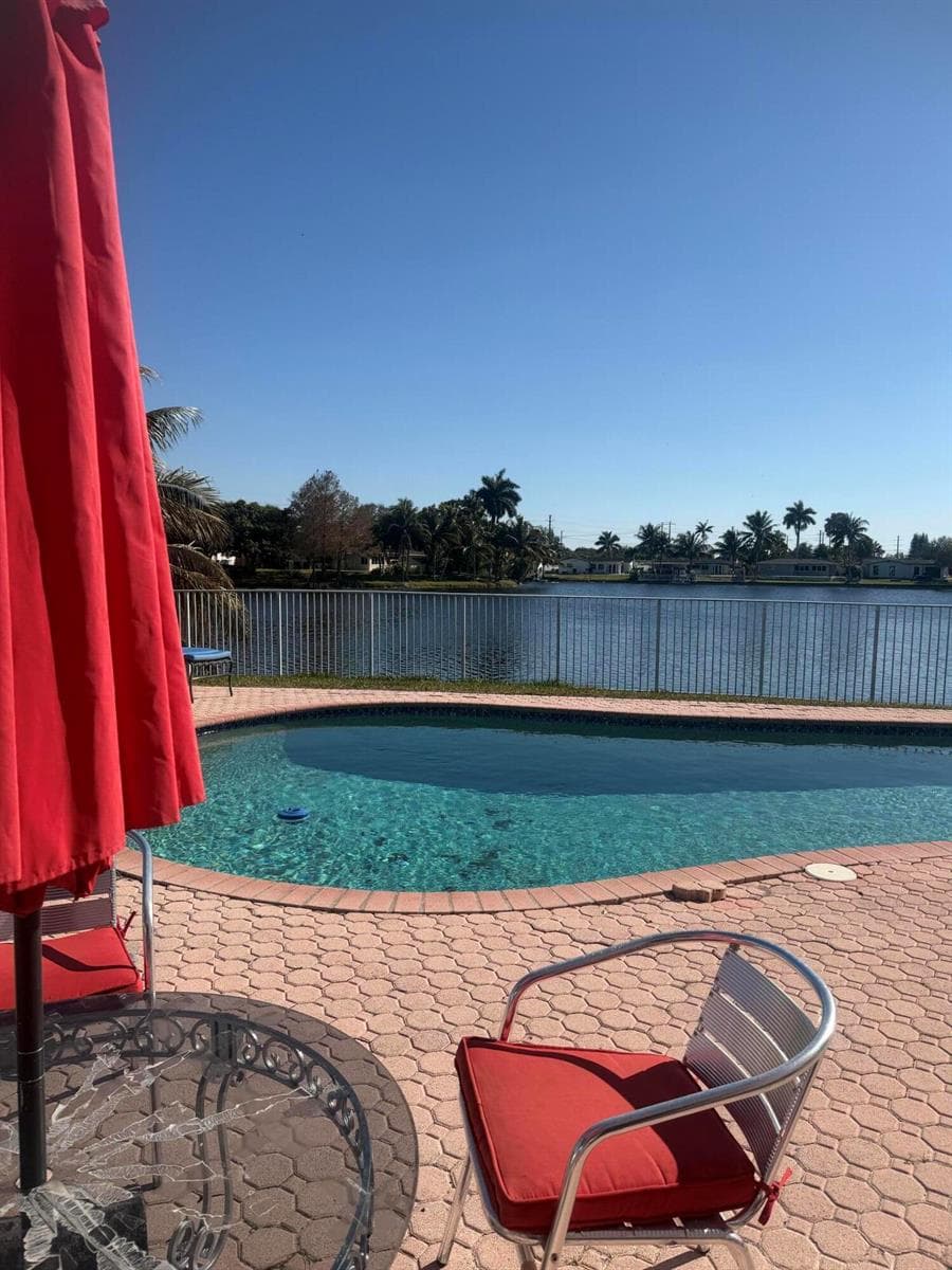 2181 NW 94TH Avenue, Pembroke Pines FL 33024