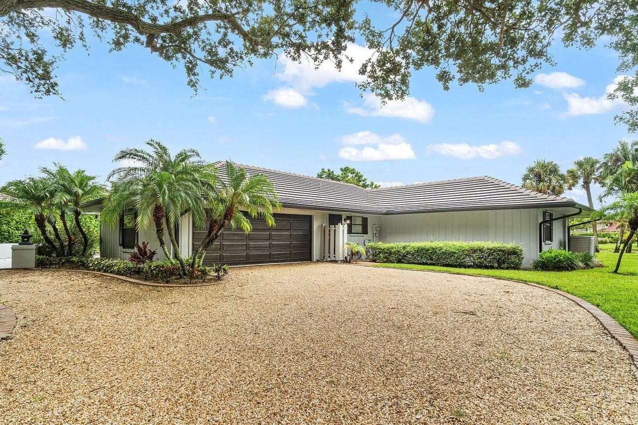 10158 SE ACORN Way, Jupiter FL 33469