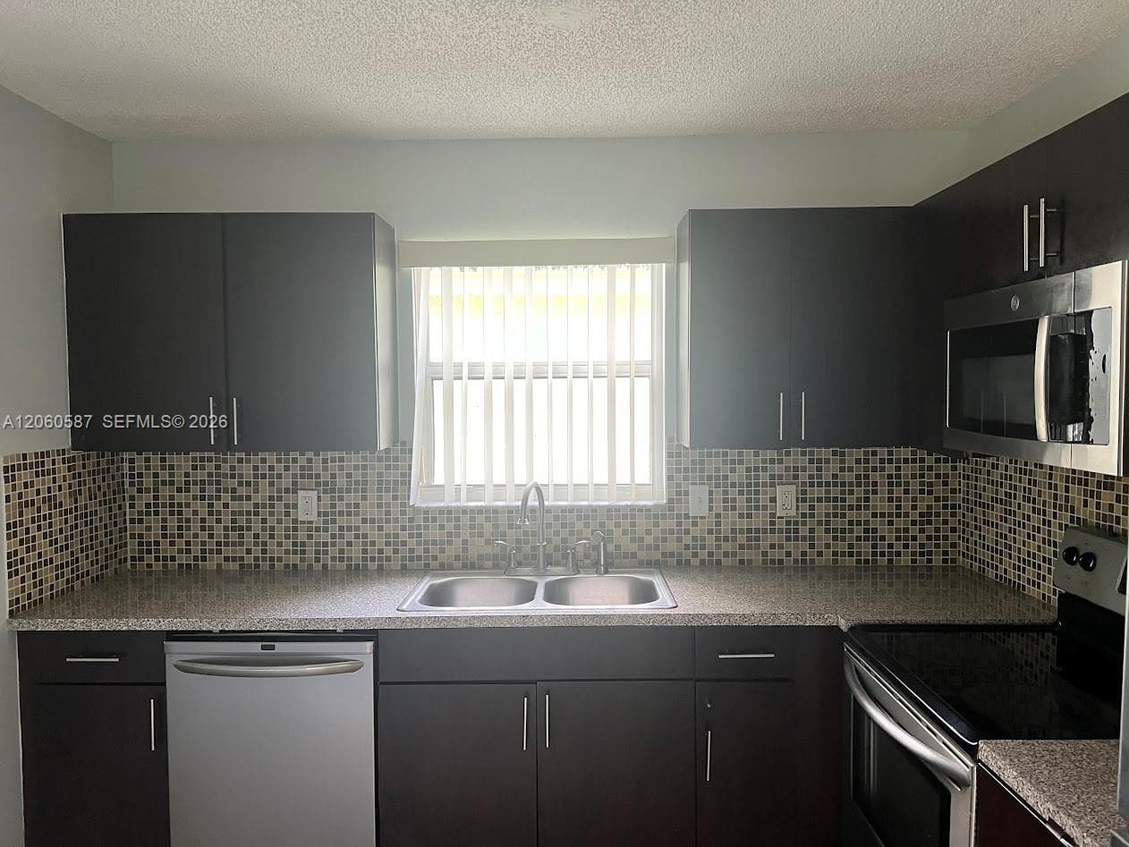 738 SW 9th St, Florida City FL 33034 photo 5