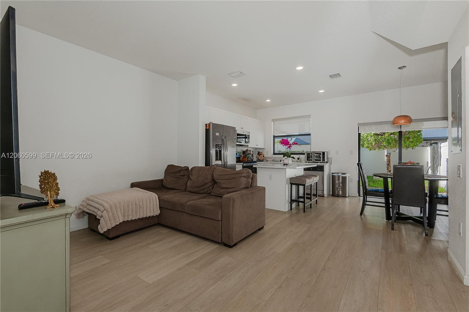 3323 W 106th Ter, Hialeah FL 33018 photo 4