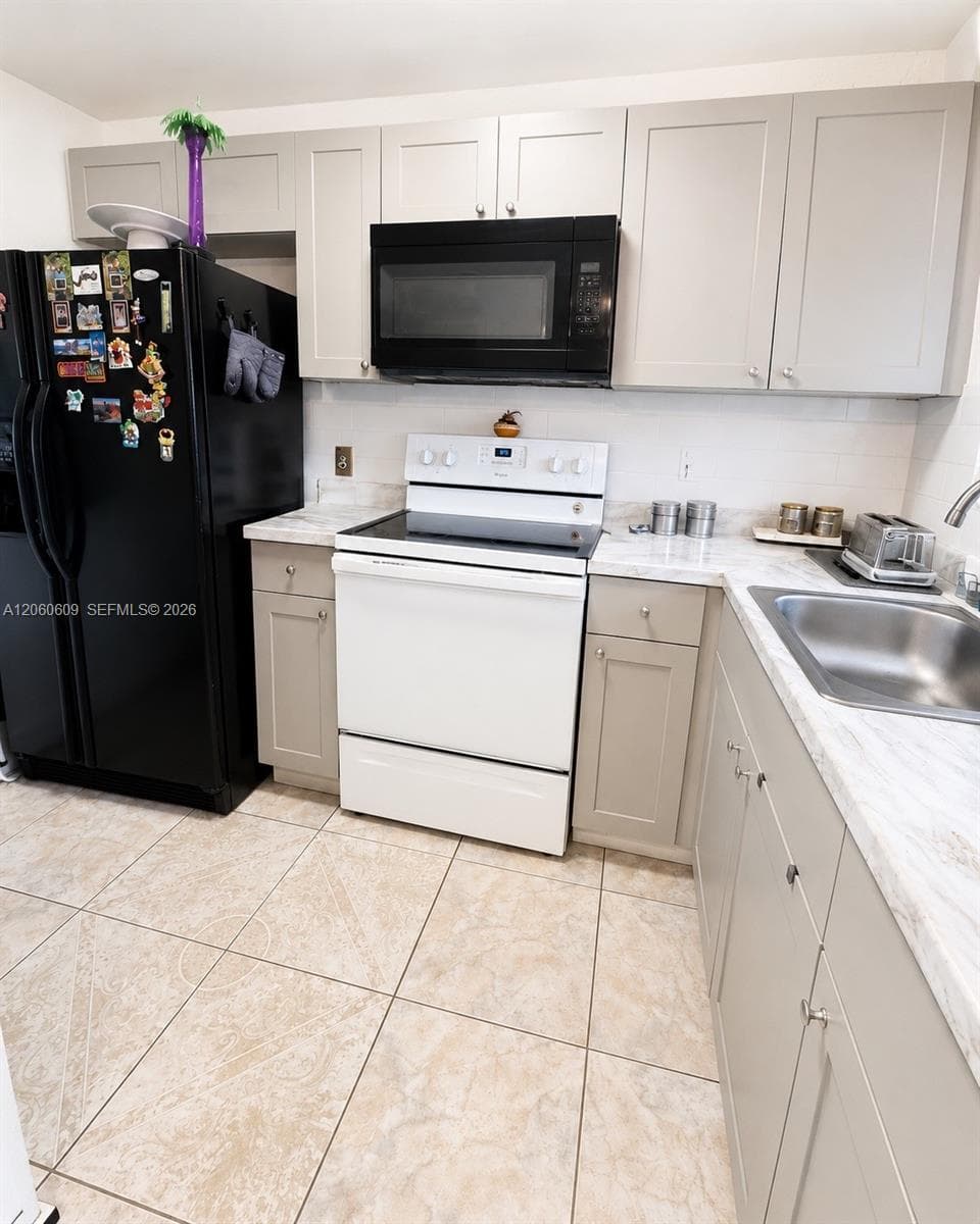 8345 Sunrise Lakes Blvd # 203, Sunrise FL 33322 photo 2