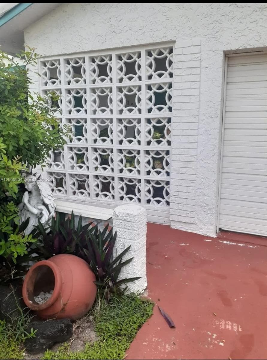 7516 NW 67th Ave, Tamarac FL 33321 photo 2