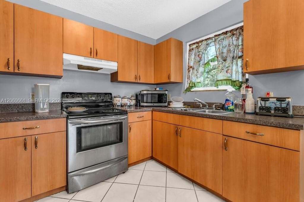 12231 SW 202nd St, Miami FL 33177 photo 3