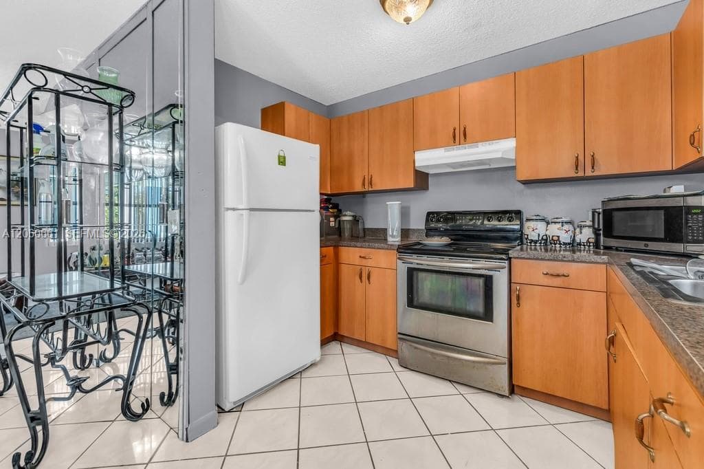12231 SW 202nd St, Miami FL 33177 photo 5