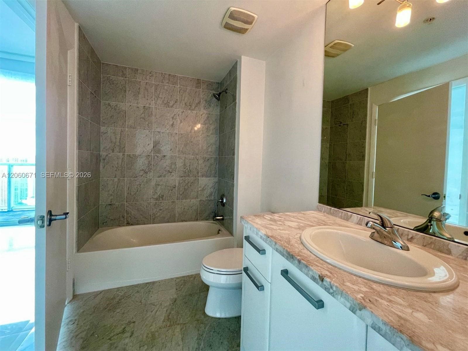 244 Biscayne Blvd # 4307, Miami, FL 33132 photo 4