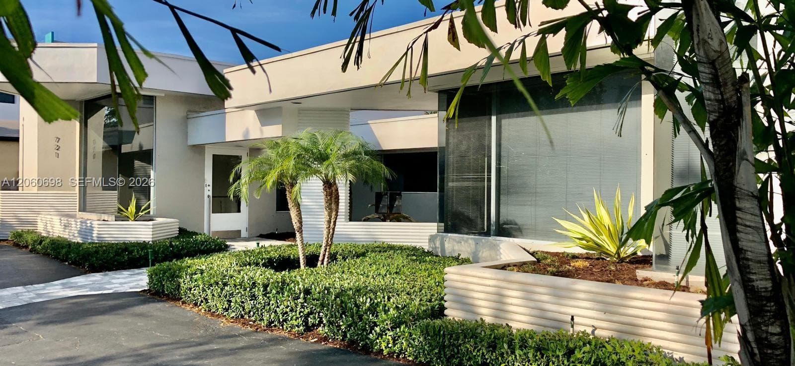 721 NE 3rd Ave, Fort Lauderdale FL 33304 photo 2
