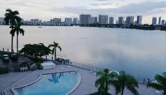 16546 NE 26TH Avenue # 6J, North Miami Beach FL 33160 photo 2