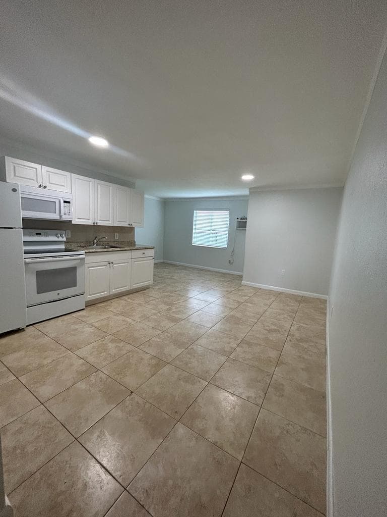 1119 NW 6TH Avenue # 4, Pompano Beach, FL 33060 photo 2