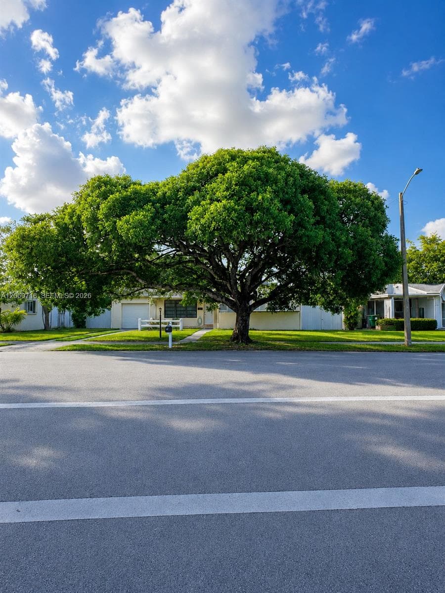 9395 Nassau Dr, Cutler Bay FL 33189 photo 2