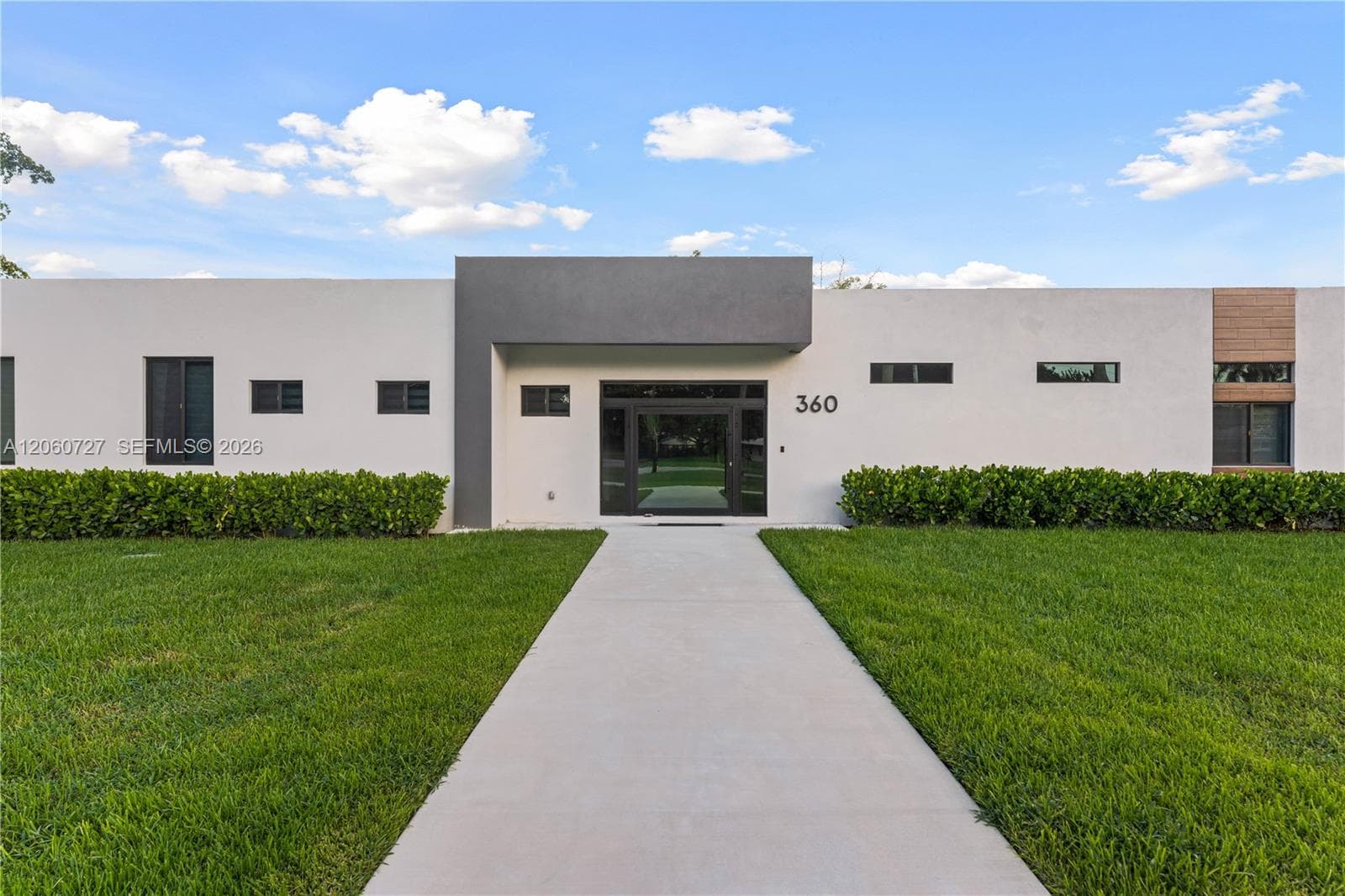 360 Holly Ln, Plantation FL 33317 photo 2