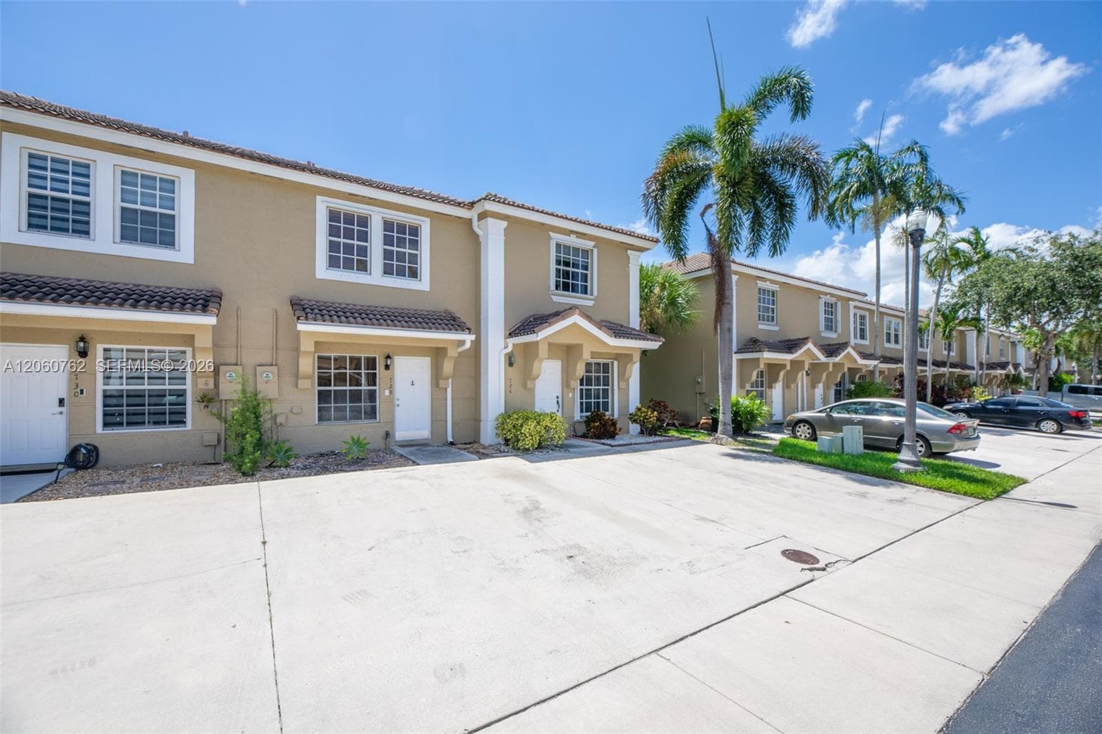 728 SW 122nd Ave, Pembroke Pines FL 33025 photo 2