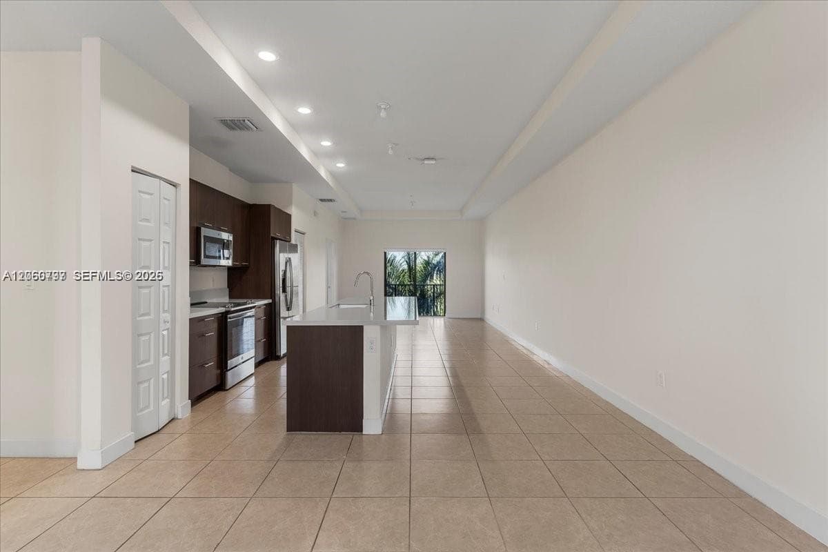 8031 NW 104th Ave # 31, Doral FL 33178 photo 3