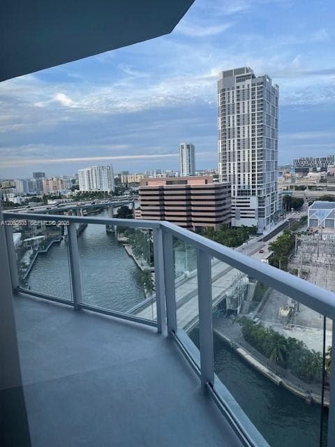 185 SW 7th St # 1605, Miami FL 33130 photo 3