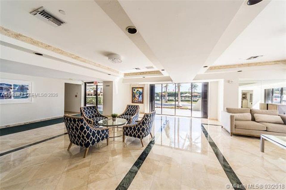 2625 Collins Ave # 810, Miami Beach FL 33140 photo 2