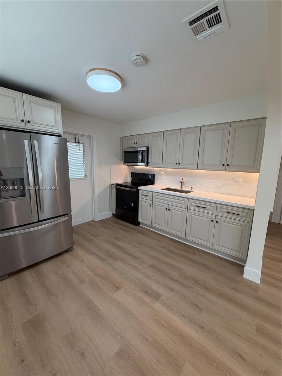 708 SW 7th Ave # 1, Hallandale Beach FL 33009 photo 5