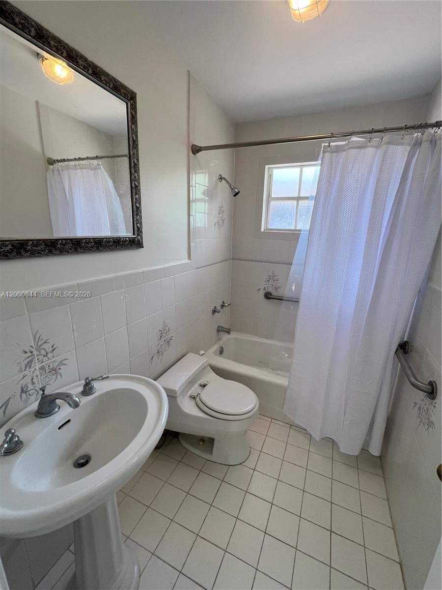 421 NW 57th Ct, Miami FL 33126 photo 4