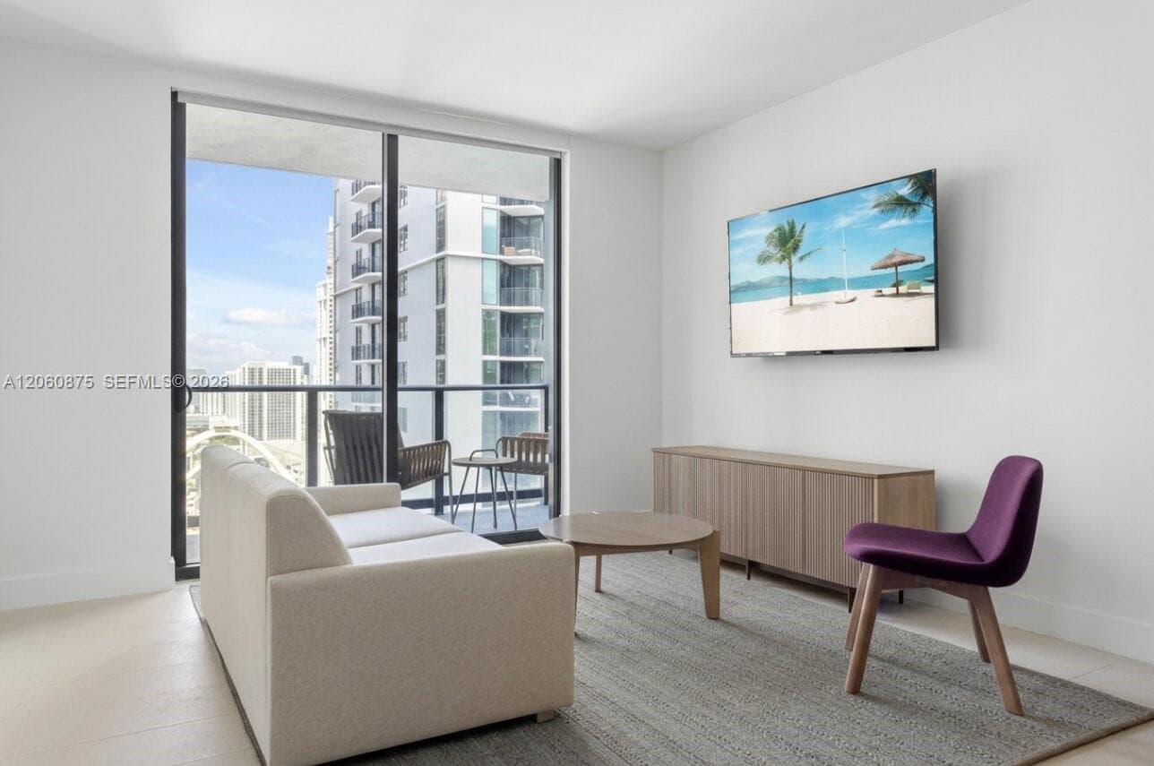 159 NE 6th St # 3413, Miami, FL 33132 photo 2