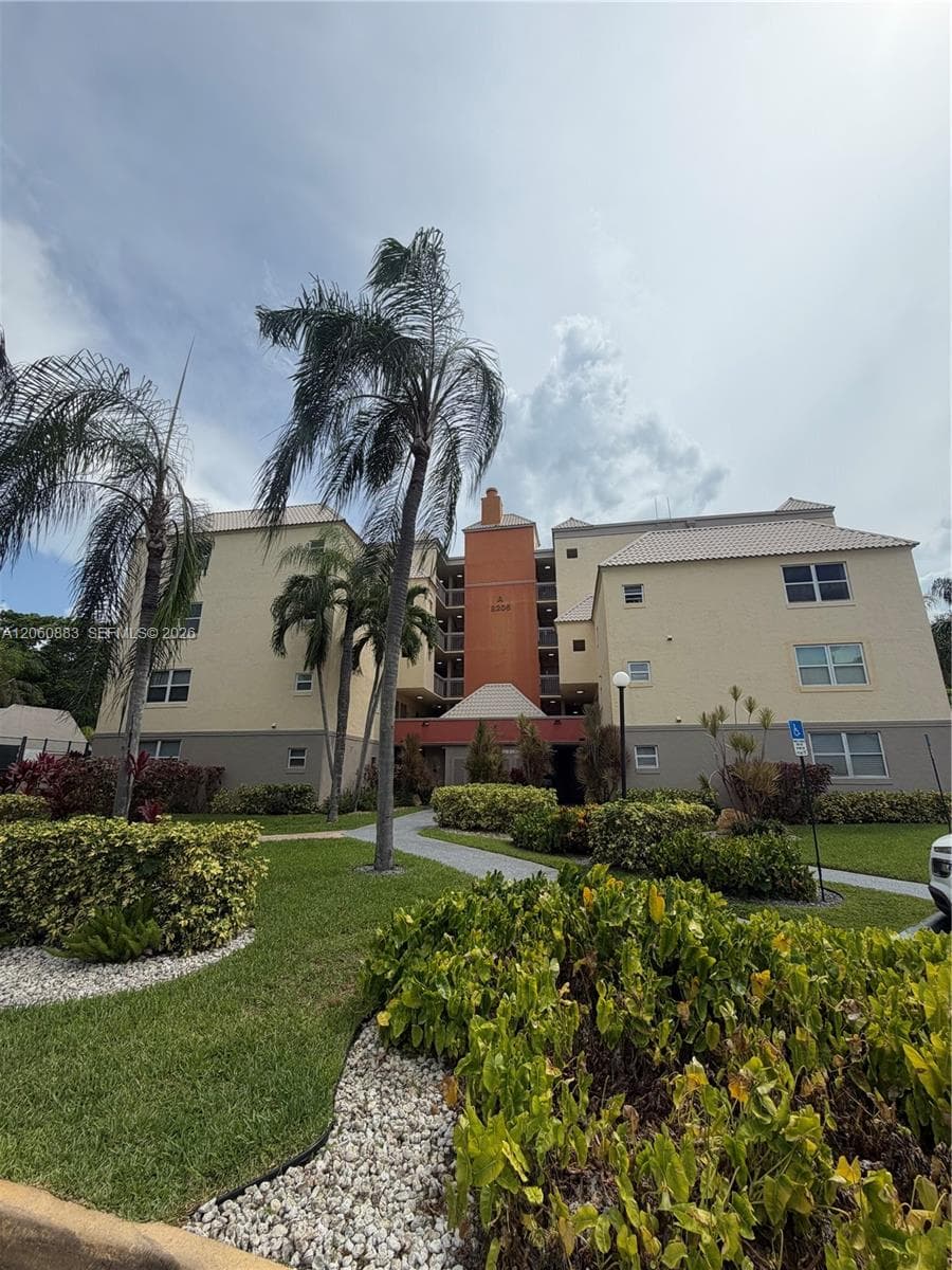 8205 Lake Dr # 306, Doral FL 33166 photo 2