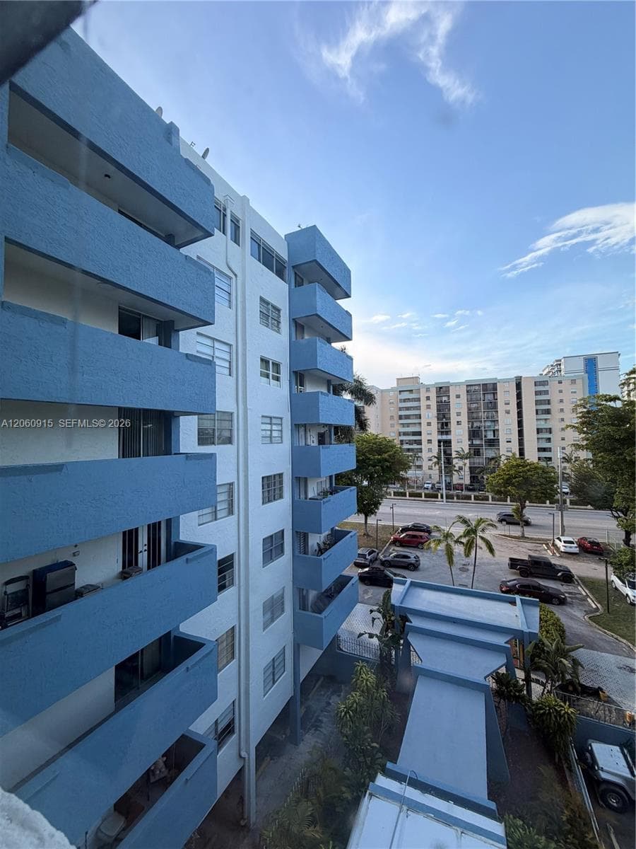 5050 NW 7th St # 511, Miami FL 33126