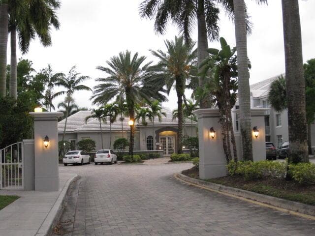 620 SW 111th Avenue # 103, Pembroke Pines FL 33025