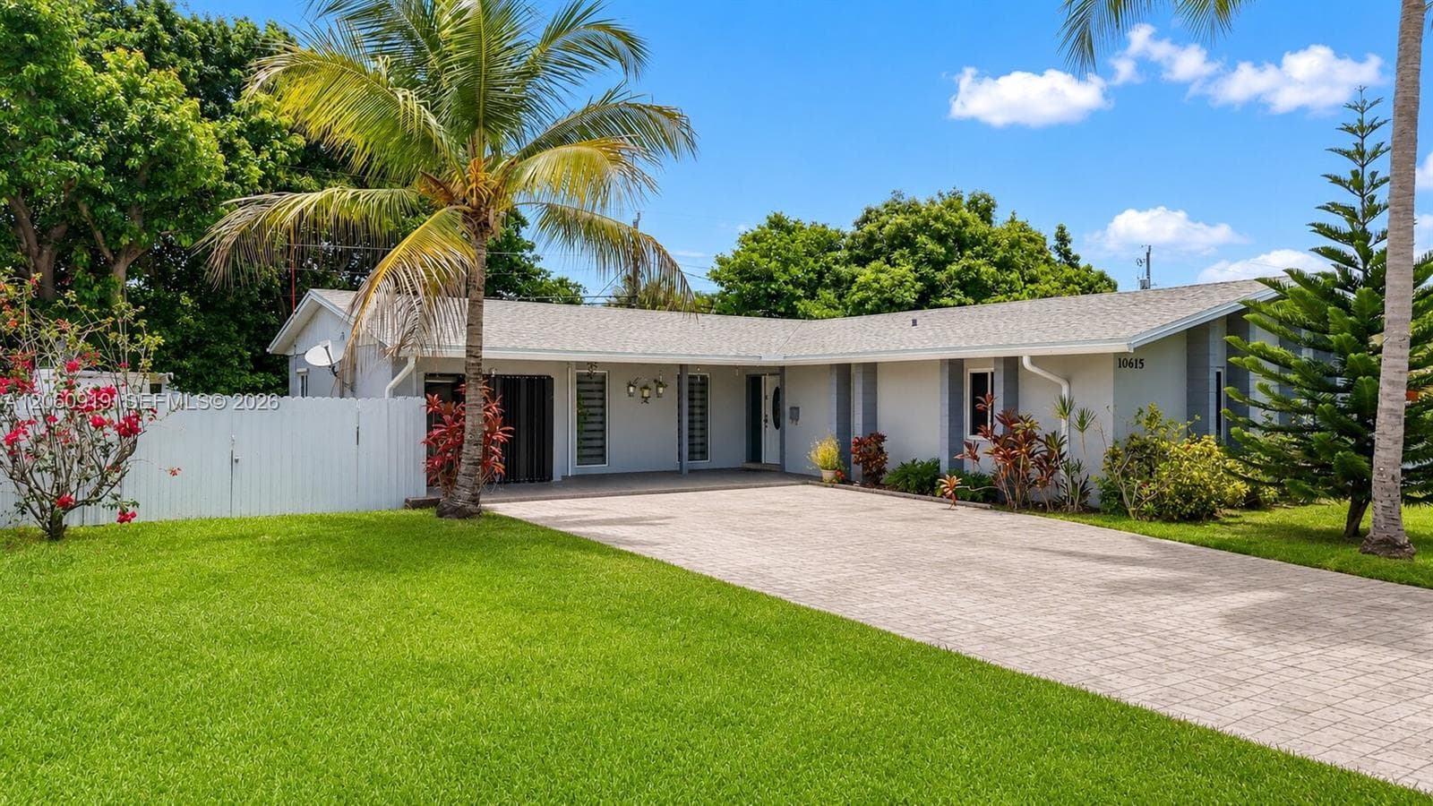 10615 SW 200th St, Cutler Bay FL 33157 photo 2
