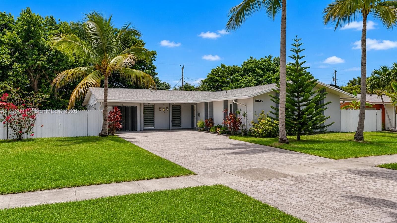 10615 SW 200th St, Cutler Bay FL 33157