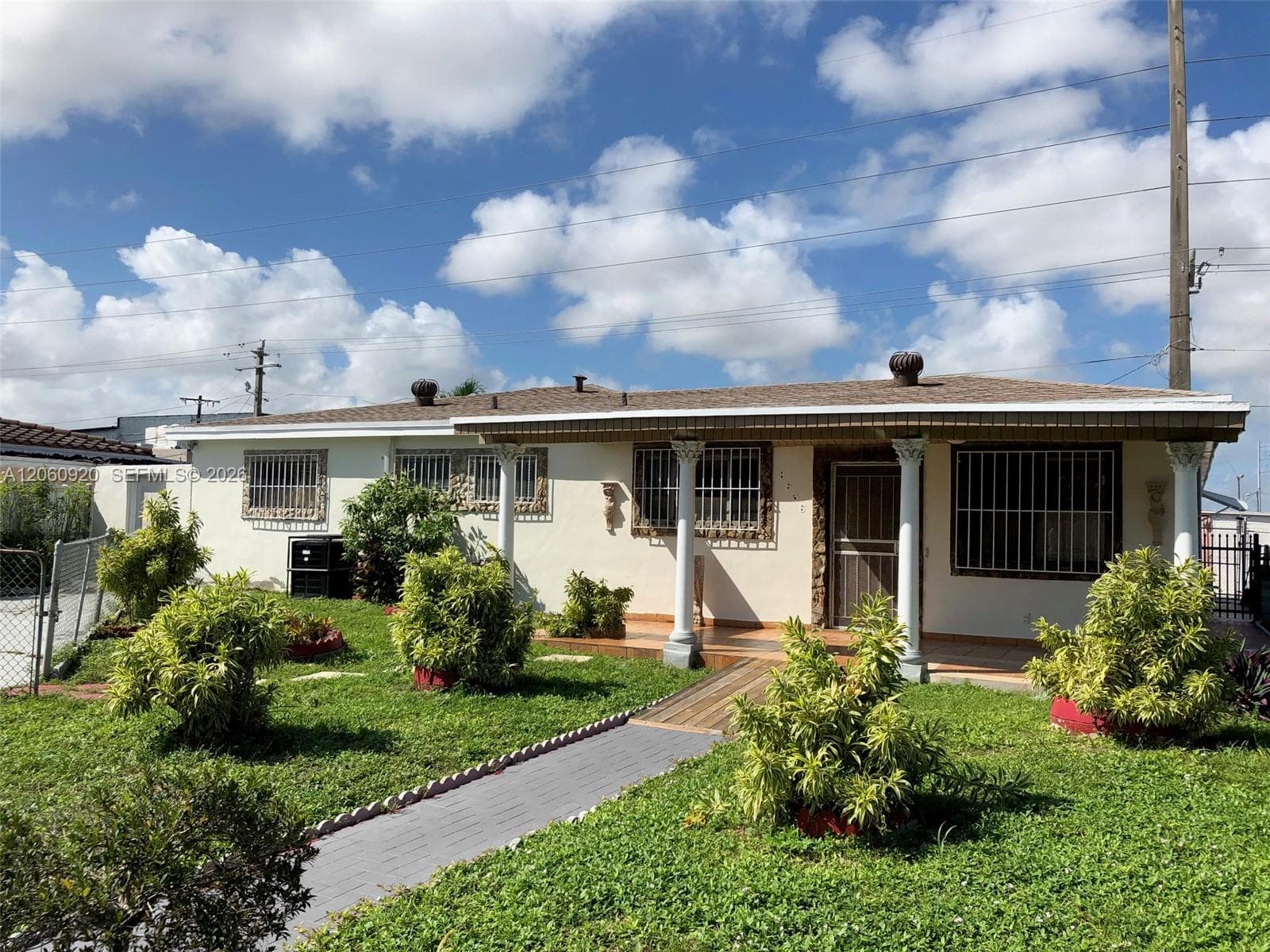 8636 NW 35th Pl, Miami, FL 33147