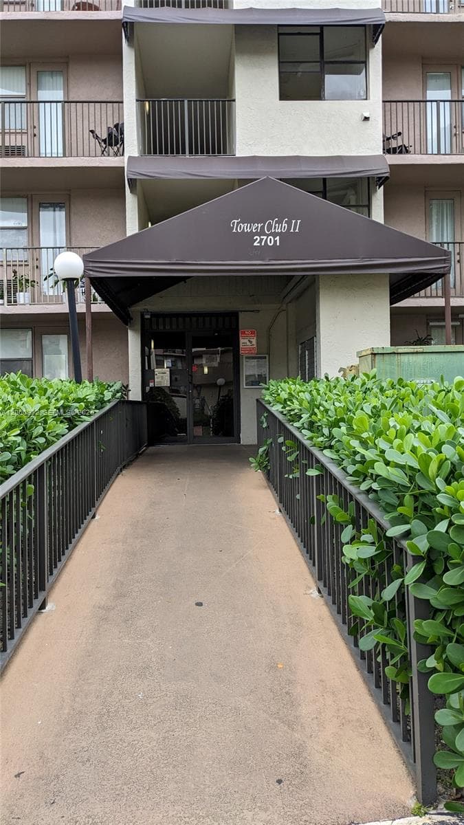 2701 Riverside Dr # 206-B, Coral Springs FL 33065