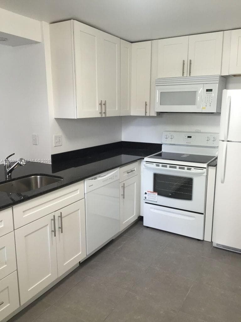 860 NE 209th Ter # 104-33, Miami FL 33179 photo 2