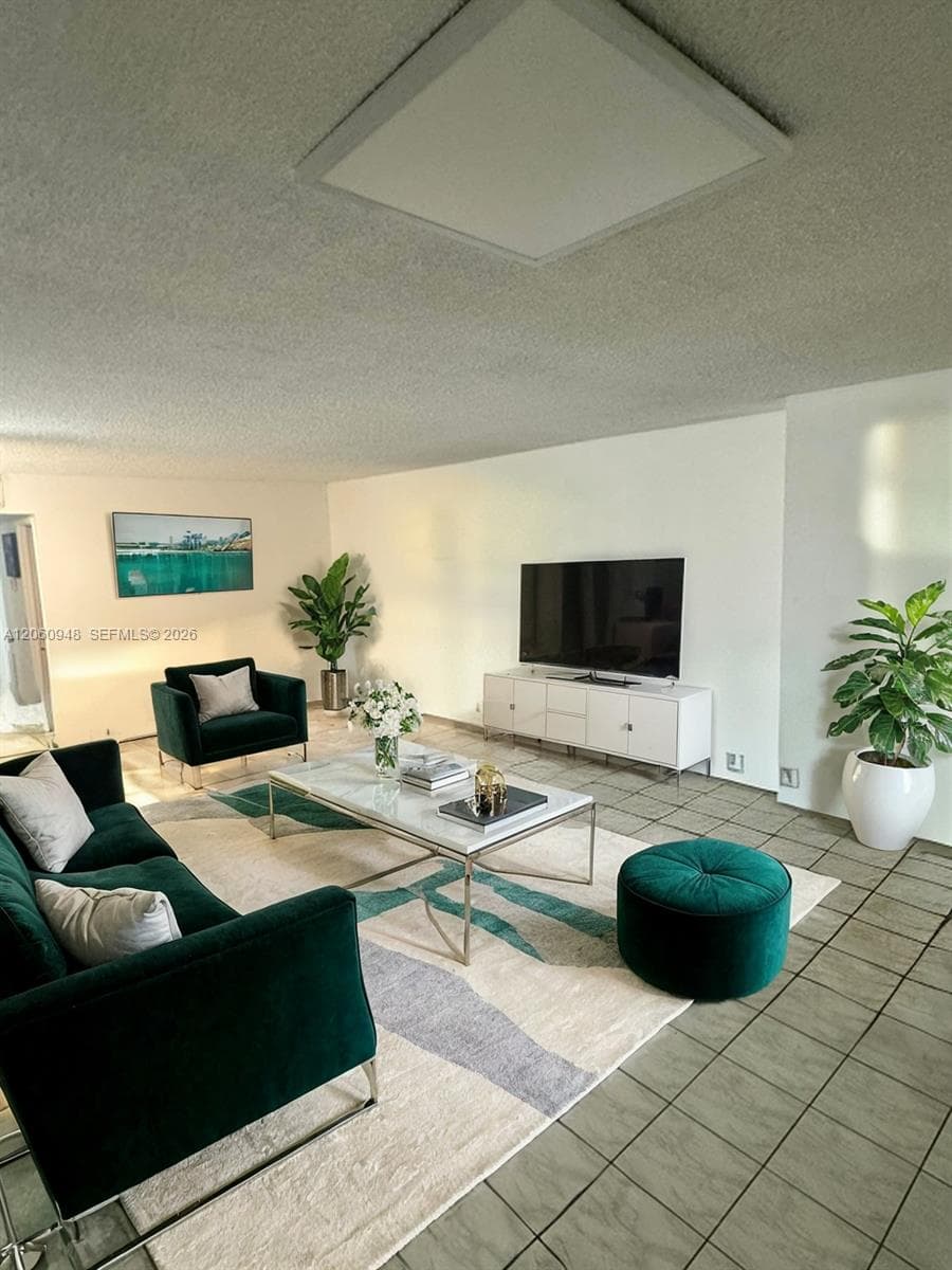 920 NE 199th St # 309-3J, Miami, FL 33179